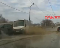 На улице Дзержинского автомобильный видеорегистратор запечатлел момент аварии